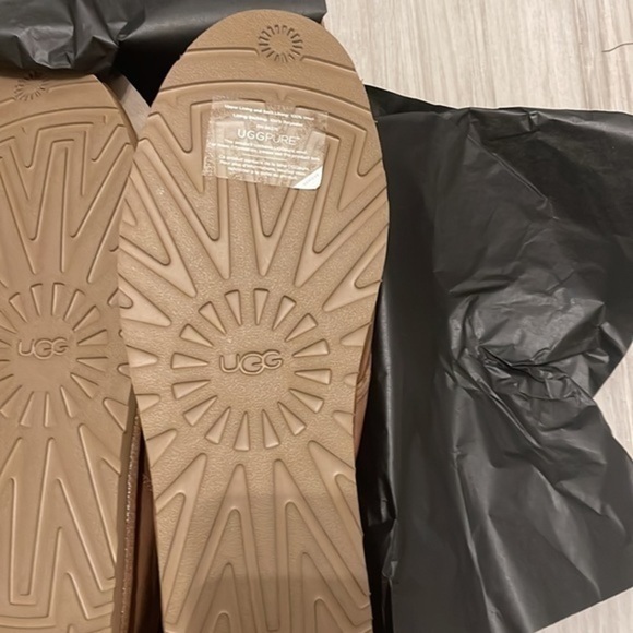 UGG Boot - Picture 8 of 10